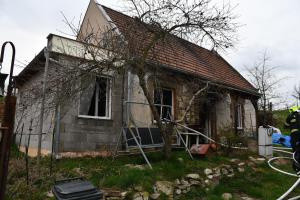 Nějak často hoří domy. Požár nevynechal ani obec Holedeček