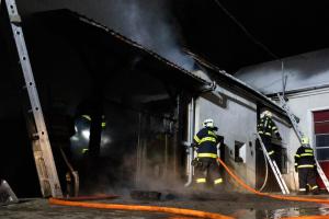 Dva požáry v Olomouckém kraji, zahoření přístřešku na Olomoucku a objektu na Šumpersku