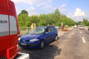 Byli dva a pak jen jeden. Kůň střet s osobním automobilem nepřežil