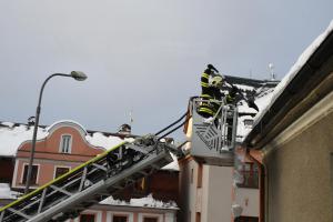 Sníh a led na střechách budov Sníh a led na střechách budov