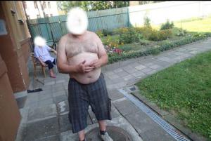 Hasiči pomohli dvěma mužům. Jednomu z kanálu a druhému z plotu