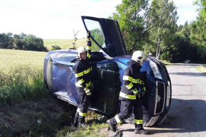 Páteční smůla. Řidič osobáku u Velké Losenice havaroval a skončil v nemocnici