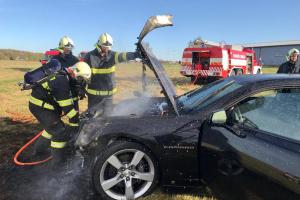 Zase ta elektroinstalace! Zapálila osobák, a řidič nikde