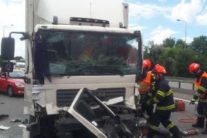 Hasiči zasahovali na dálnici D1. Bouralo celkem pět vozidel
