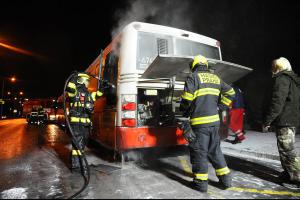 Požár autobusu v pražské Čimické ulici vznikl kvůli technické závadě (VIDEO)