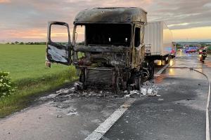 Hořící pochodeň na kolech. Požár kamionu na teplické dálnici D8