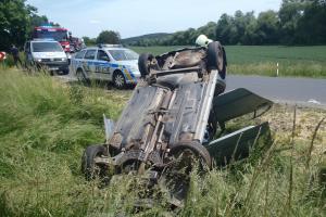 U Lužce havaroval řidič osobáku, auto převrátil na střechu