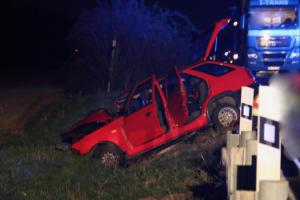 Tragická dopravní nehoda tří osobních vozidel. Jeden člověk nepřežil (VIDEO)