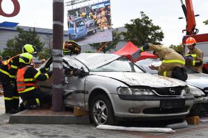 Pražští hasiči v náročné soutěži ve vyprošťování skončili třetí (VIDEO) Pražští hasiči v náročné soutěži ve vyprošťování skončili třetí (VIDEO)