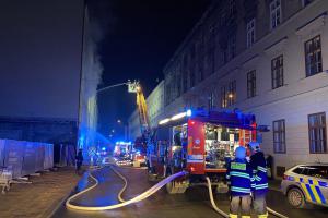 Novoroční požár v Brně. Zásah hasičů v ulici Bratislavská