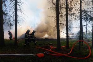 Smutek v Dolním Třeboníně. Vatra na pálení čarodějnic shořela o den dříve