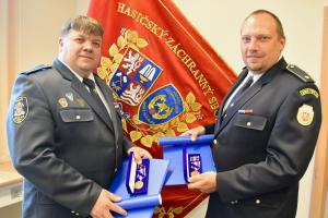 Krajský ředitel hasičů ocenil dva velitele dobrovolných jednotek Krajský ředitel hasičů ocenil dva velitele dobrovolných jednotek