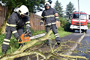 Po bouřce na Královéhradecku zůstávaly zatopené sklepy a zanesené silnice