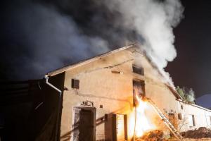 V Albrechticích nad Orlicí hořel bývalý vepřín. Shořelo v něm nejen seno