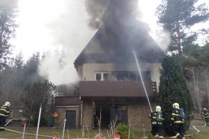 Požár zničil celoročně obývanou chatu a majiteli náladu