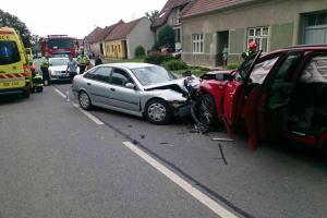 Šest lidí se v Louce zranilo při dopravní nehodě dvou osobáků