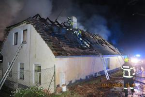 Téměř dvoumiliónová škoda po požáru statku ve Vitějovicích