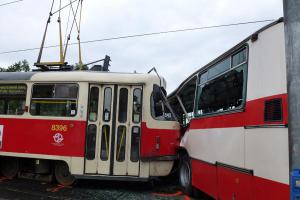 Cvičná jízda tramvajáka nedopadla dobře. Srazil se v Ostravě s autobusem