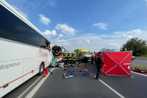 Karambol autobusů na pražském Barrandově. Došlo i ke zraněním