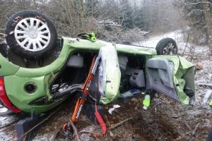 Byla to soutěž ve vyprošťování? Nikoliv, ale šest dopravních nehod za den