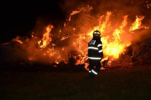 Sláma sklizena, aby pak shořela. Hasiči zasahovali ve Vratislavicích nad Nisou