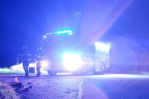 Automobil začal po nehodě hořet. Uvnitř byla nalezena torza těl