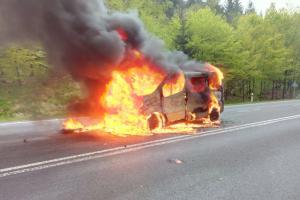 Požár dodávky u Tolštějna. Ohni auto opravdu chutnalo