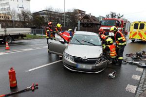 V Rožnově pod Radhoštěm došlo k těžké nehodě tří osobních vozidel