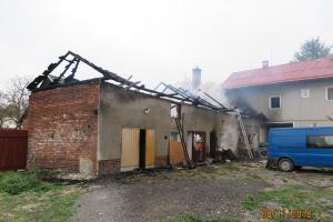Požár stodoly v Přáslavicích zaměstnal profesionály i dobrovolné sbory