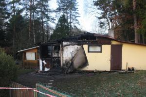 Na požářišti ve Strážkovicích hasiči našli uhořelou osobu. A psa taky.