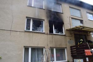 Sobotní "oběd" s hasiči. Ašak bez příborů, zato s vodními hadicemi v rukou