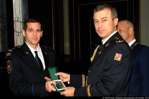 Pražští hasiči obdrželi medaile za věrnost a medaile HZS hl. m. Prahy Pražští hasiči obdrželi medaile za věrnost a medaile HZS hl. m. Prahy