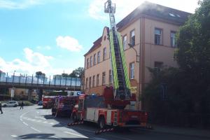 V Liberci hořel bytový dům na náměstí. Hasiči zachránili 21 osob