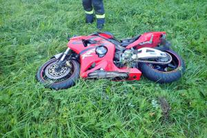 Těžké zranění motorkáře nedaleko Dolní Lhoty. Srazil se s osobákem