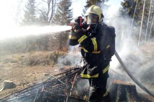 Na Liberecku foukalo, požáry hasiči zdolávali s velkými obtížemi