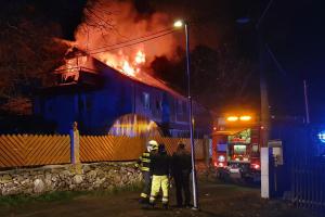 Požár zničil střechu domu v Andělské Hoře