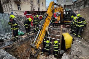 Tělo zavaleného dělníka se nepodařilo vyprostit ani po dvou hodinách