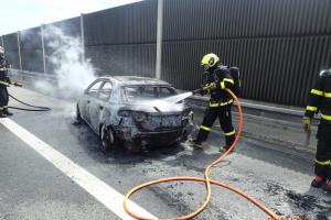 Hořel už za jízdy. Požár chevroletu na novojičínské části dálnici D1