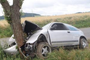Od nehody u Vřeskovic odletěl vrtulník se zraněnou řidičkou a malým chlapcem