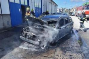 V autoservisu v Letohradu zasahovali hasiči u požáru osobního auta