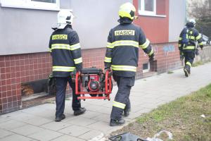 Požár sklepního bytu v Dobrovského ulici v Olomouci