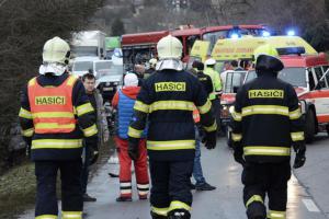 Kolize osobních aut u Postoloprt a Kadaně. Jeden člověk zemřel