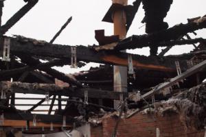 Plameny požáru domku u Frýdku-Místku spolykaly majetek za milion (VIDEO)