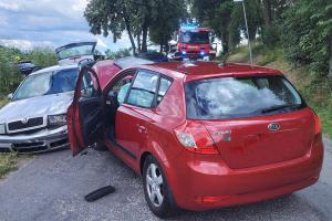 Hned čtyři osobní vozidla havarovala v obci Dobříkov