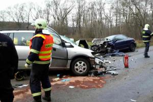 Vánoce v nemocnici. Po střetu dvou vozidel byly zraněny čtyři osoby