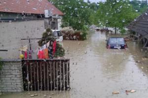 Přišla v noci. Voda opět zaplavila domy i ulice ve Zlínském kraji