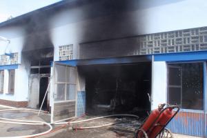 Majitel autoservisu bojoval s požárem, nedopadl vůbec dobře