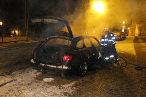Auto v Písku v plamenech. Oheň na voze vytvořil škodu za půl milionu