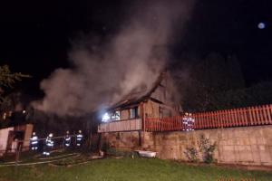 Noční požár chalupy v Dolní Brusnici zabíjel. Zemřela jedna osoba