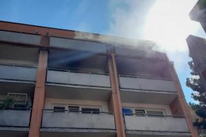 Hasiči museli evakuovat 27 osob při požáru bytu ve Frenštátu pod Radhoštěm